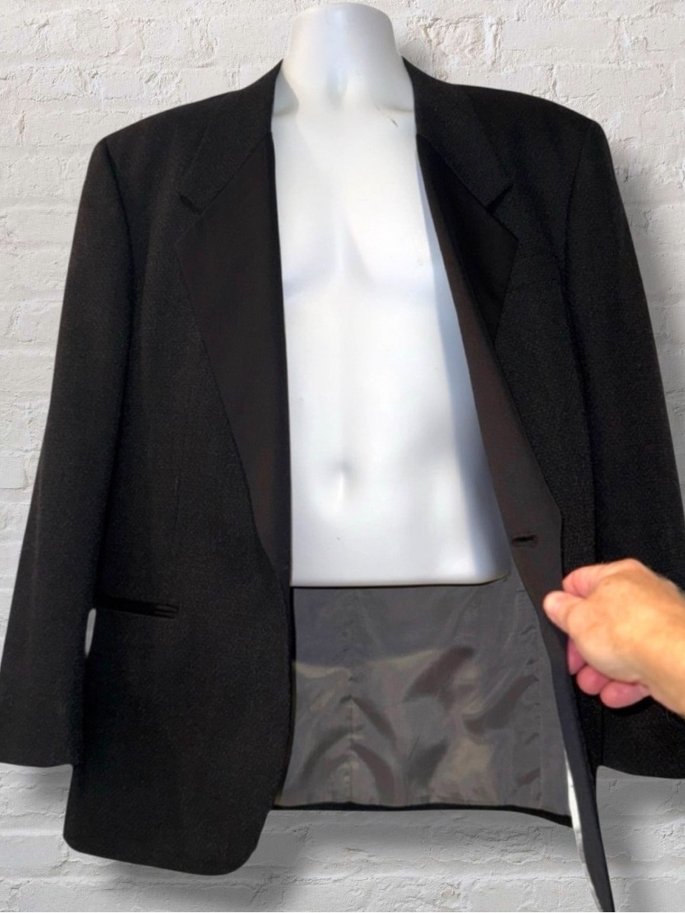 Gingiss Custom Collection Men’s Black Tuxedo Jacket 42R Satin Lapel